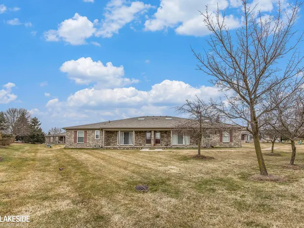 11198 Spruce Ct, Washington, MI 48094