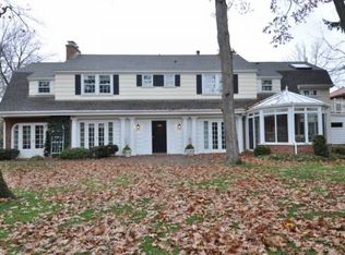 1100 E Circle Dr, Whitefish Bay, WI 53217