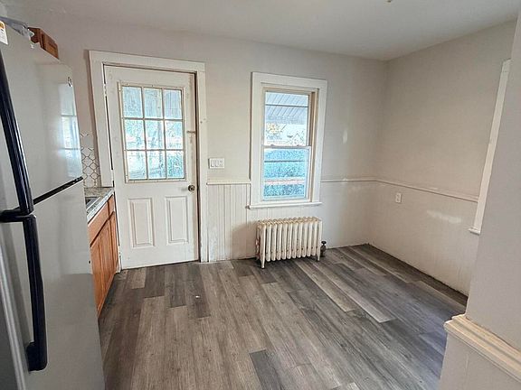 4th image of 619 Dean St