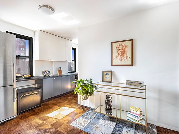 3rd image of 200 E 24th St APT 1703