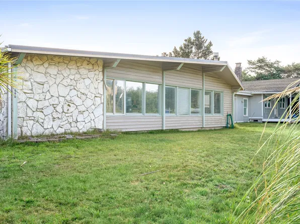 498 Inlet Avenue NW, Ocean Shores, WA 98569