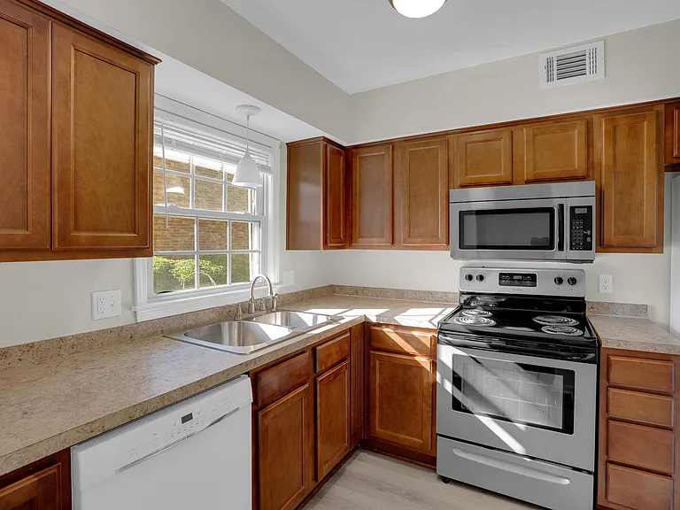 3700 Bush River Rd #K6 — Photo 11