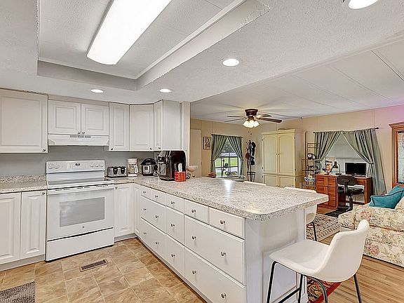 4th image of 55 W Caribbean