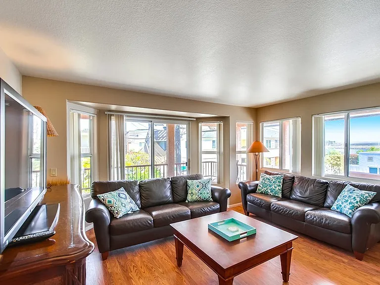 831 Allerton Ct — Photo 11