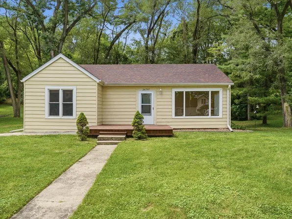 26797 W Longwood Dr, Ingleside, IL 60041