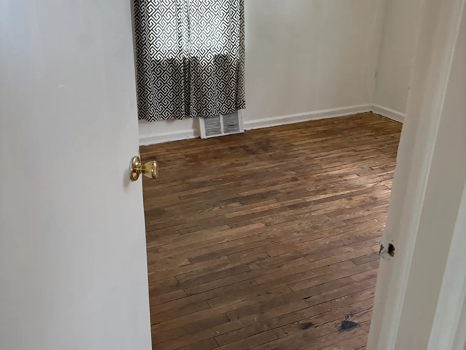 2 bed, 708 sqft, $865 — Photo 2