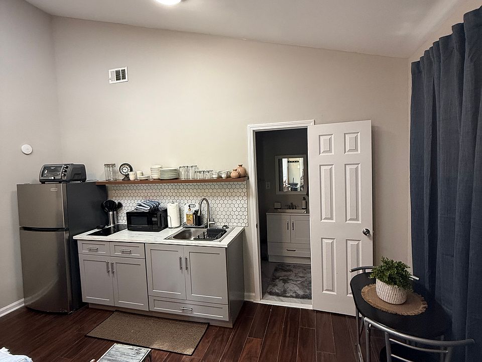 Full kitchen and eating space.