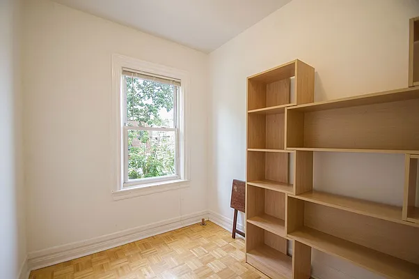 Rented by Rhona Realty | media 11