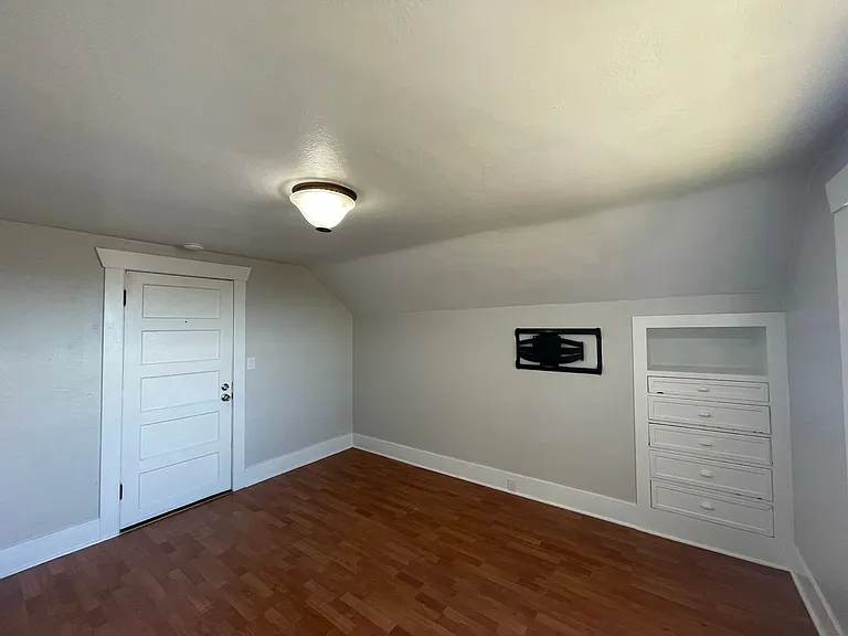 Clark Mansion- 11 Unit — Photo 7
