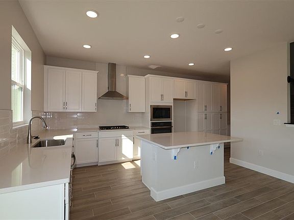 5th image of 720 Pointe Emerson Blvd