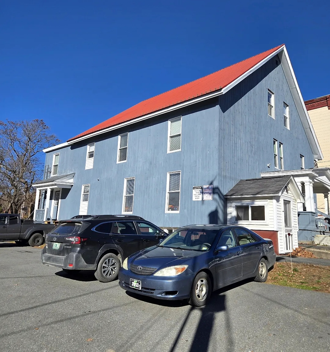 2 bed, 800 sqft, $1,600 — Photo 2