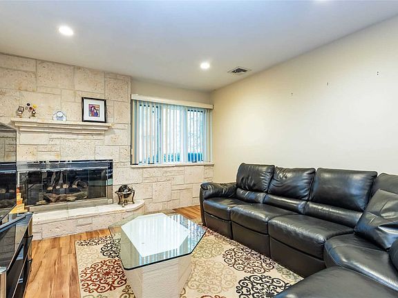 4th image of 4 Corwin Ct
