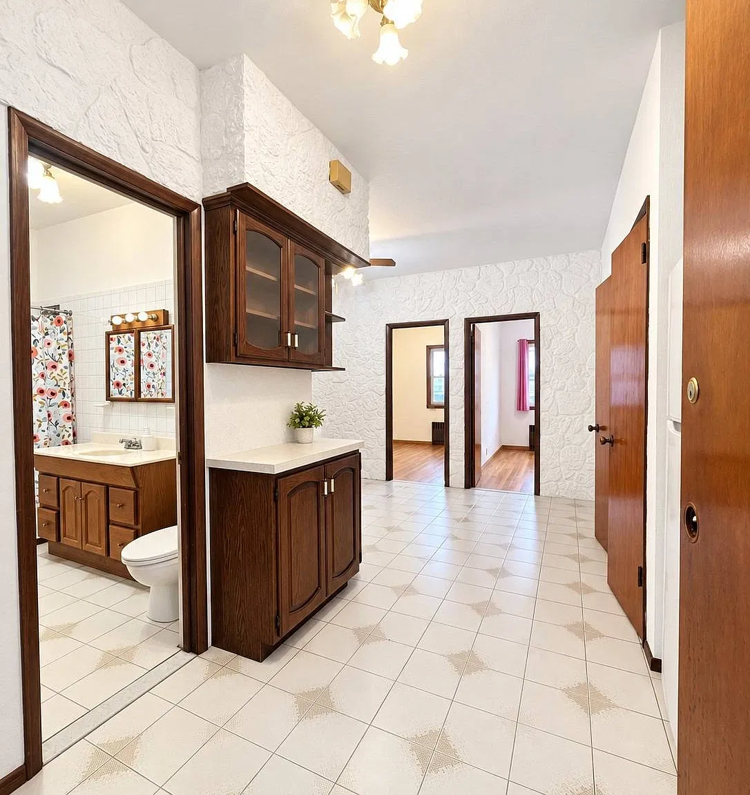 3 bed, 1.0 bath, 1000 sqft, $3,100 — Photo 3