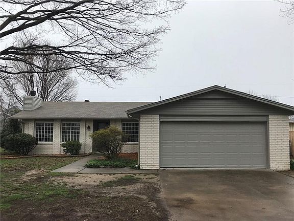 2nd image of 907 S Park Pl