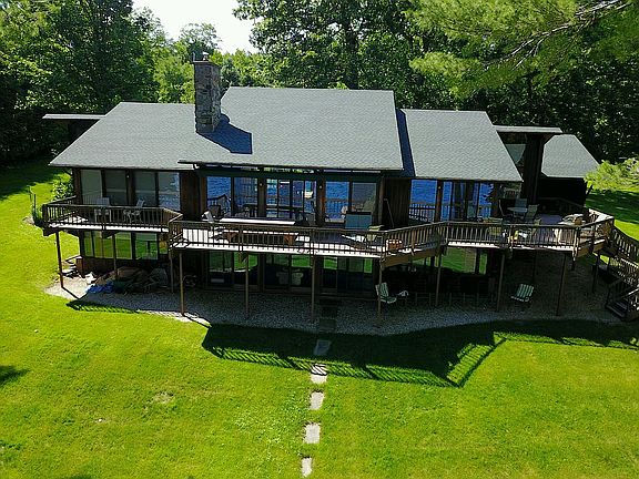 2nd image of 270 Island Dr