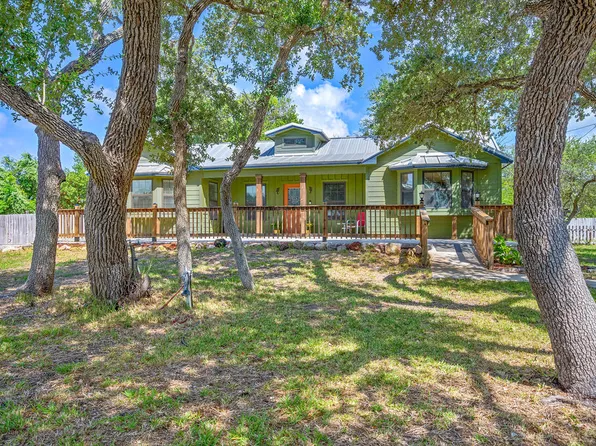 1045 N McCampbell St, Aransas Pass, TX 78336