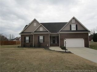 1918 Sunshine Ct, Hope Mills, NC 28348