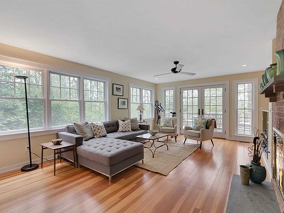5th image of 11235 Soundview Ave