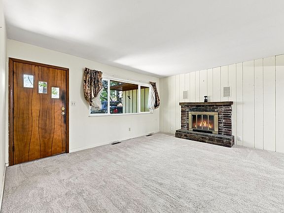 3rd image of 8429 W 84th St