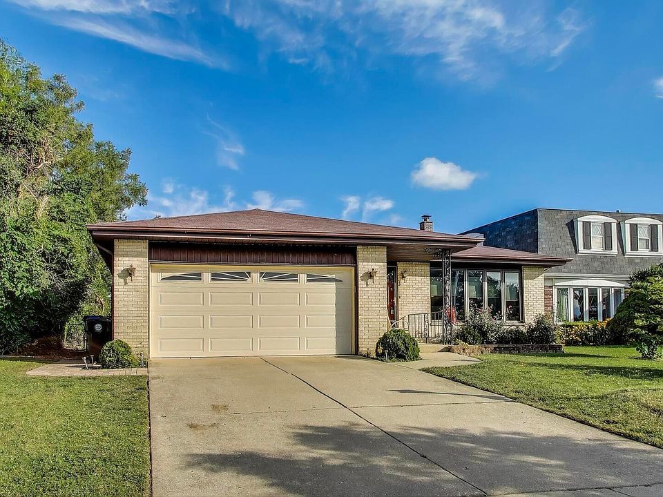 2nd image of 10524 Camelot St