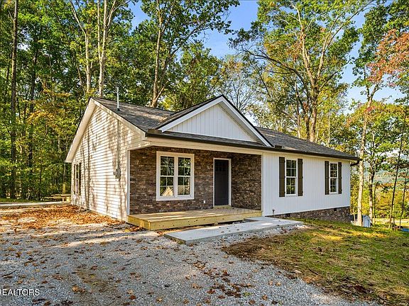 4th image of 377 Summit Dr