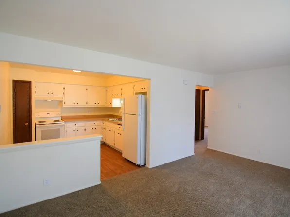 442 Hartwell St, Elkhorn, WI 53121