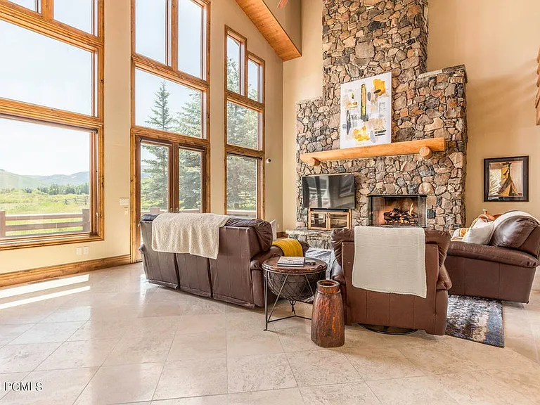 2600 Meadows Dr — Photo 3