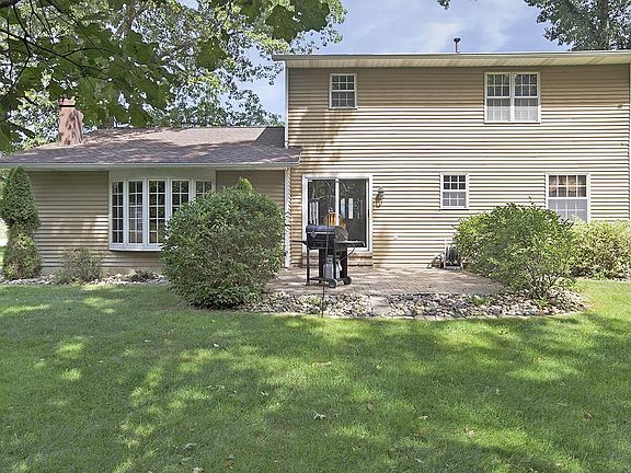 3rd image of 21760 Sandybrook Dr