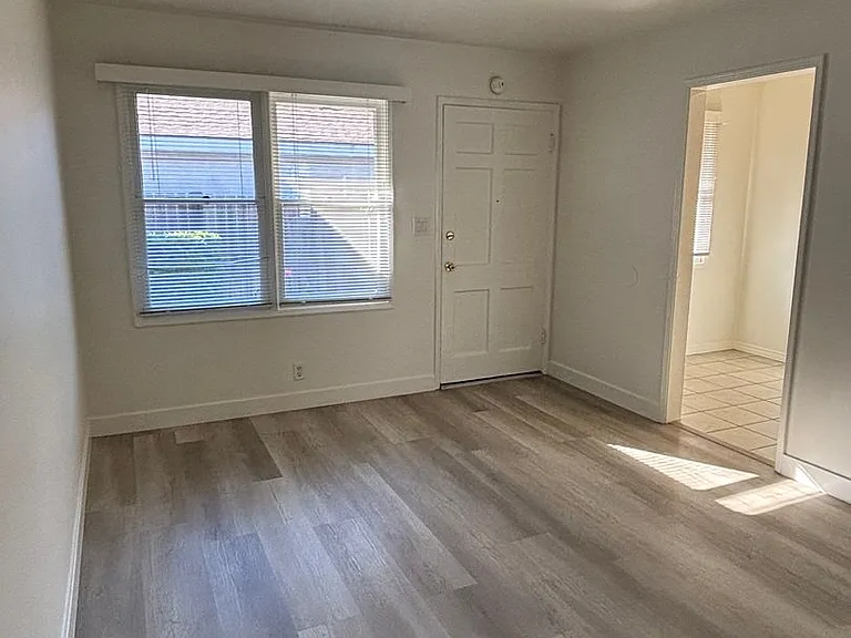 915 Freeman Ave. — Photo 7