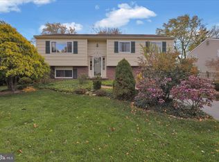 740 Bluegrass Rd, Lancaster, PA 17601