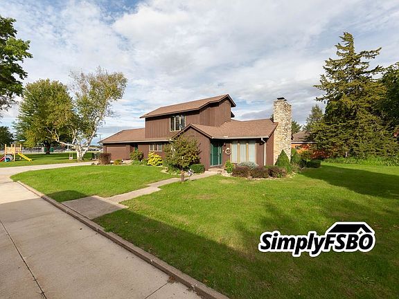 4th image of 115 W Ogden Ave