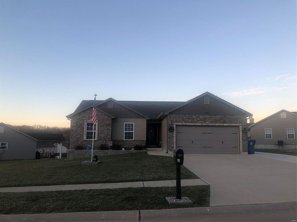 1st image of 821 Hawks Circle Dr
