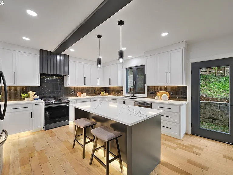 1403 SW Broadway Dr — Photo 21