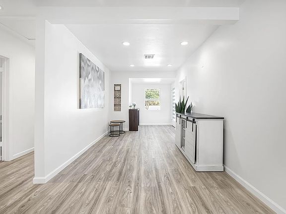 5th image of 6213 Tujunga Ave