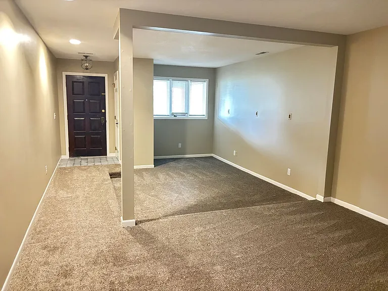 Hillside Apartments — Photo 7