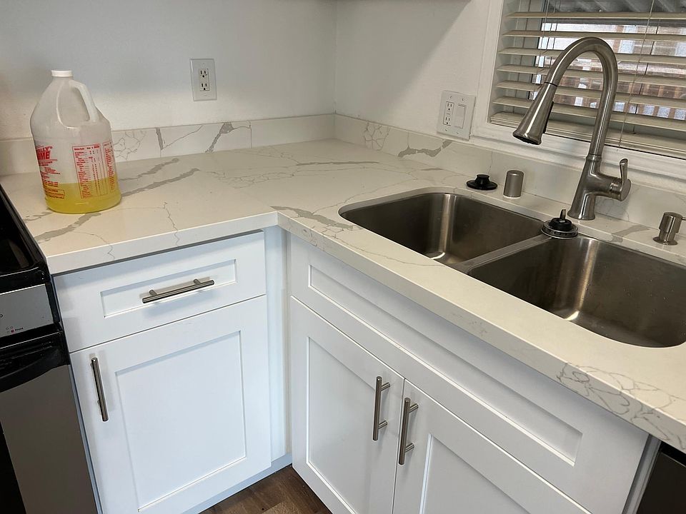 1st image of 320 N Park Vista St Space 5