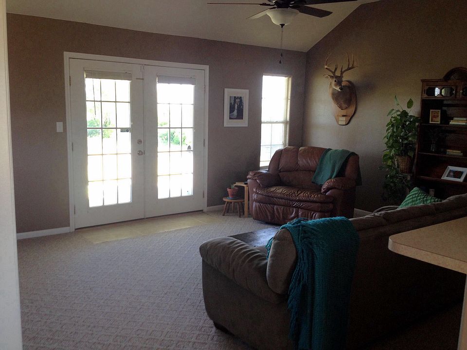 2nd image of 130 Lakeview Trce