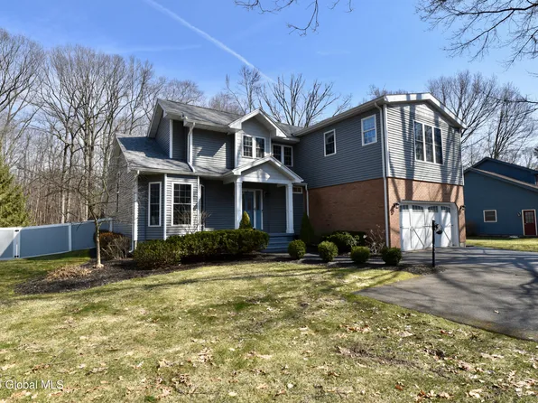 24 Deer Run Hollow, Halfmoon, NY 12065