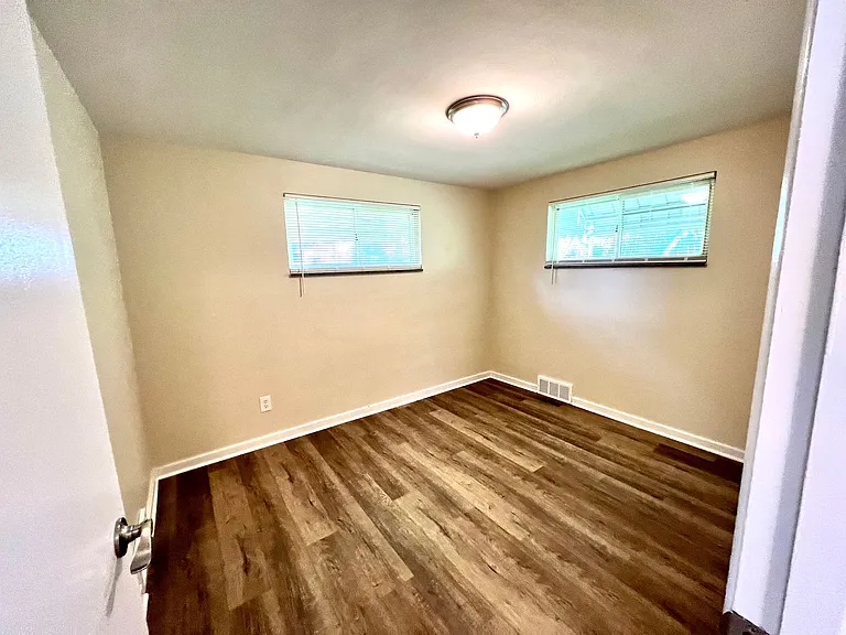 1235 Illinois Ave — Photo 21