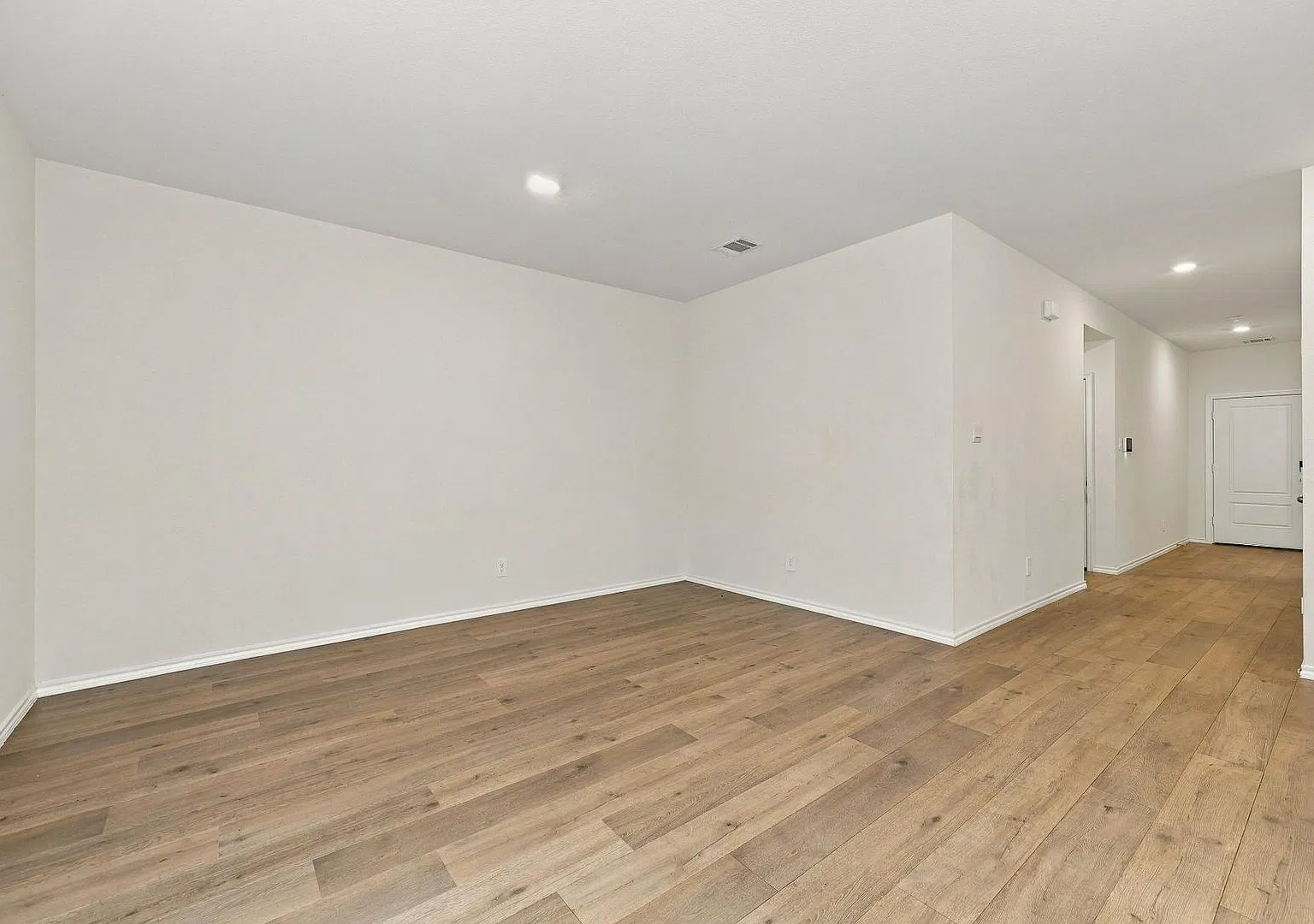 Beautiful 4 Bed / 2 Bath Home with a Fenced Yard and 2-Car Garage in Ferris — Photo 3