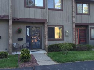 39 Point Of Woods Dr, Albany, NY 12203