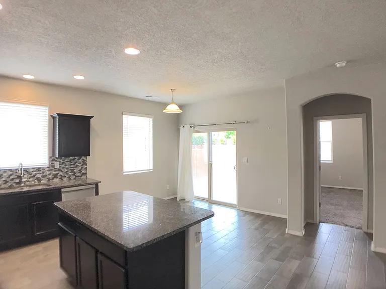 1748 Valle Vista Rd NW — Photo 16