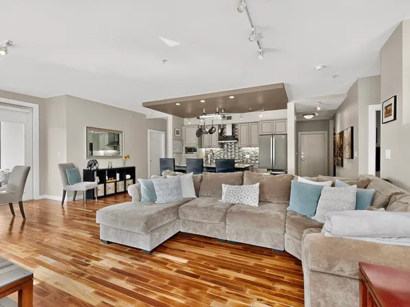 4040 N Hall St APT 201, Dallas, TX 75219