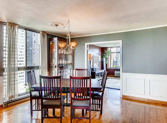 4th image of 1450 N Astor St APT 12A