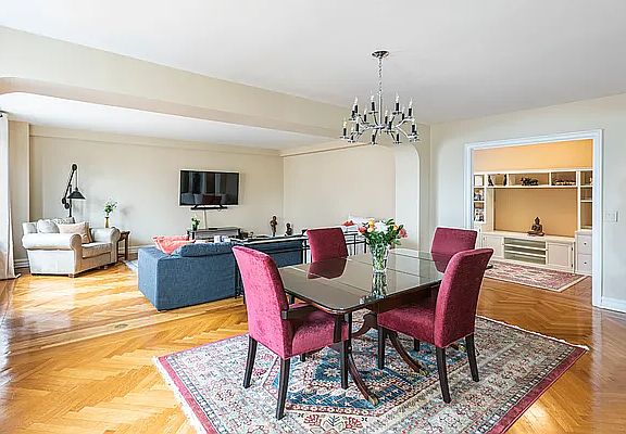 4th image of 320 Riverside Dr #15A