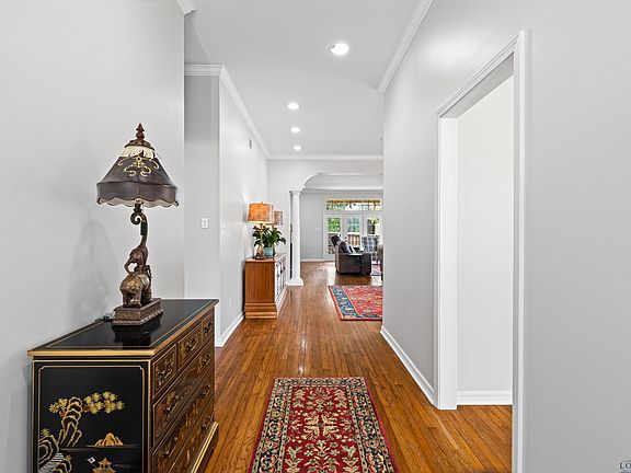 4th image of 103 Village Green Dr
