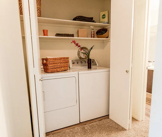 Kent Apartments - Signature Pointe Apartment Homes - Laundry