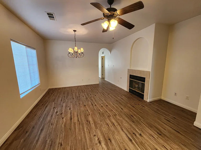 307 Villa Elegante Dr — Photo 2