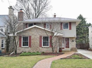5015 N Woodburn St, Whitefish Bay, WI 53217