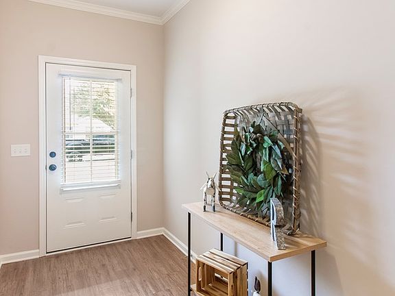 4th image of 210 Belhaven Dr